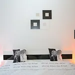 Stylish Flora Apartment *