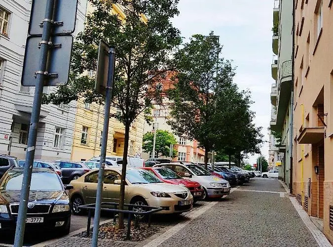 Apartment Stylish A Few Steps From Metro Prag