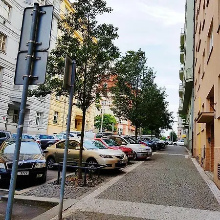 Apartment Stylish A Few Steps From Metro Prague